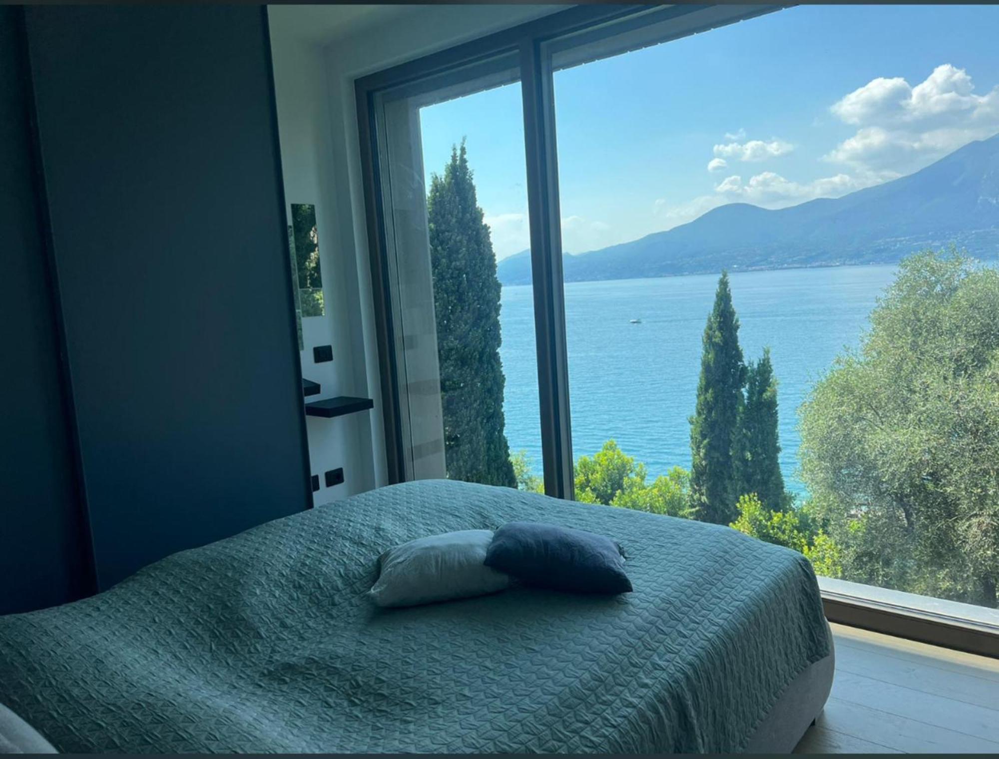 3 Zimmer Apartment Am Gardasee Mit Traumhaften Seeblick Und Pool In Torri Del Benaco Exterior photo